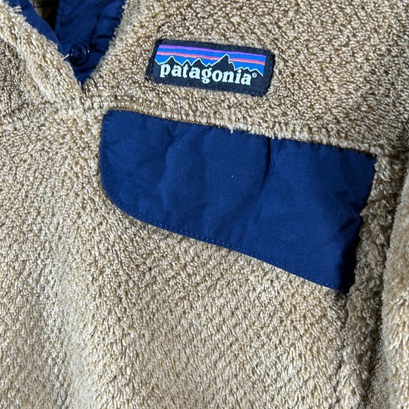 Tan fleece Patagonia pullover with Tsnaps - Picture 3 of 5